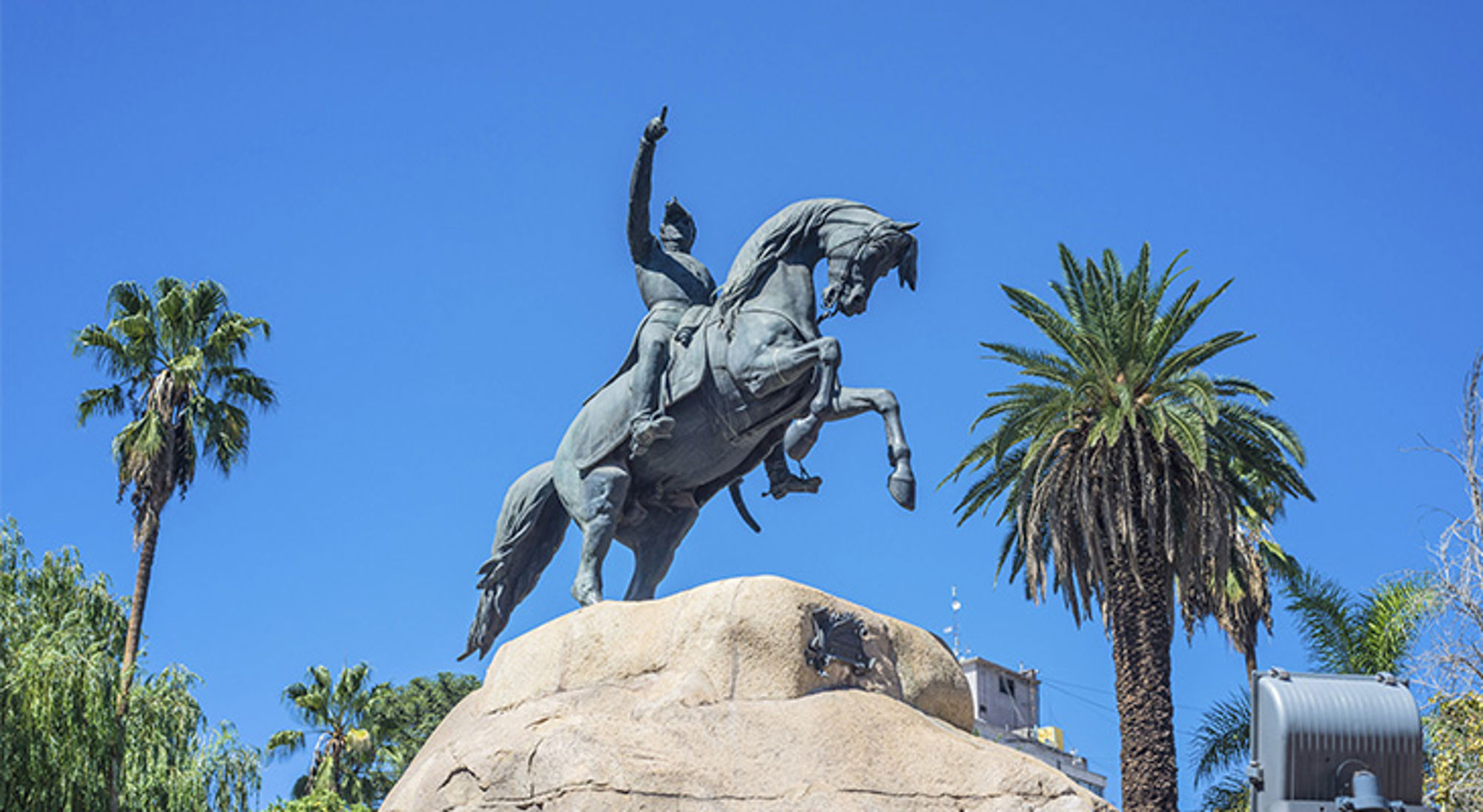 San Martin square Mendoza Ruiterstandbeeld van generaal José de San Martín op Plaza San Martín in Buenos Aires, Argentinië.