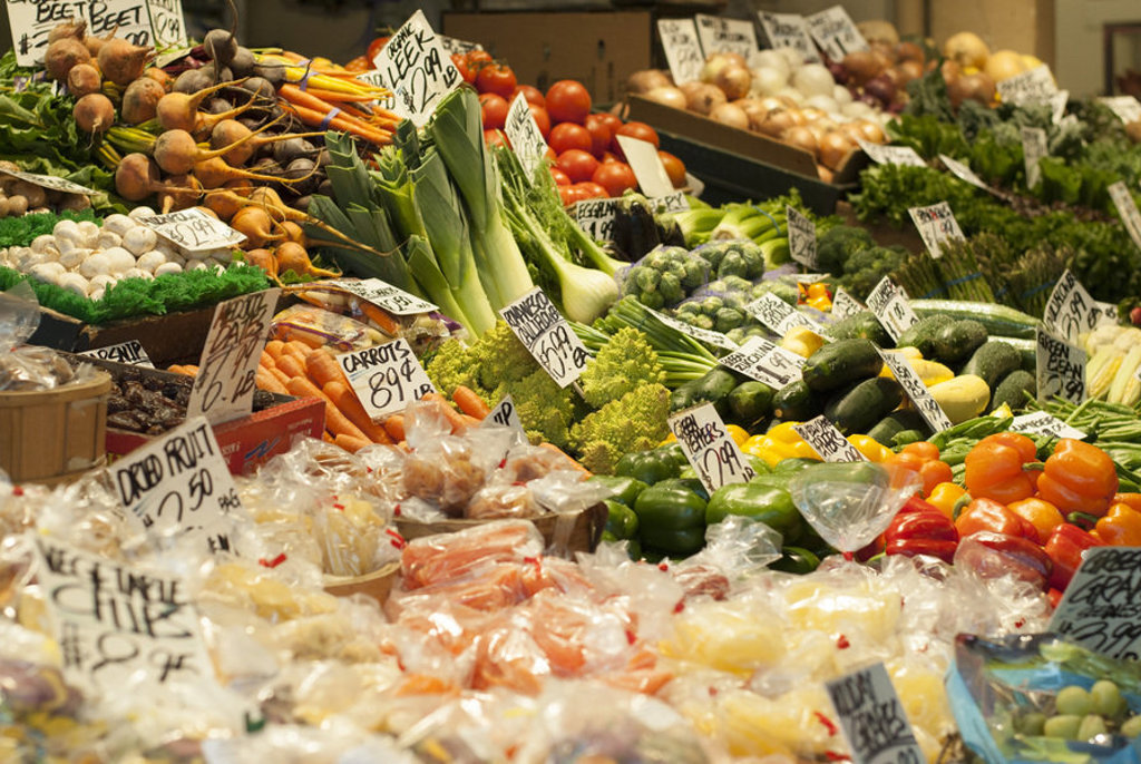 Verse groente en fruit op een markt in het noordwesten van de Verenigde Staten.