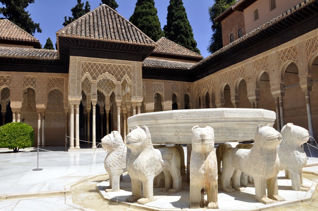 Leeuwenfontein in het Alhambra, Granada, tijdens groepsrondreis langs hoogtepunten van Andalusië.
