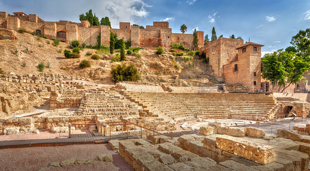 Romeins amfitheater en vestingmuren in Málaga, tijdens familiereis Spanje & Portugal.