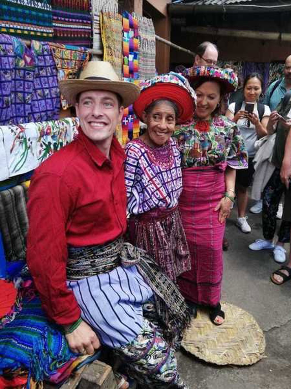 Kleurrijke bootjes op het Meer van Atitlán in Guatemala.