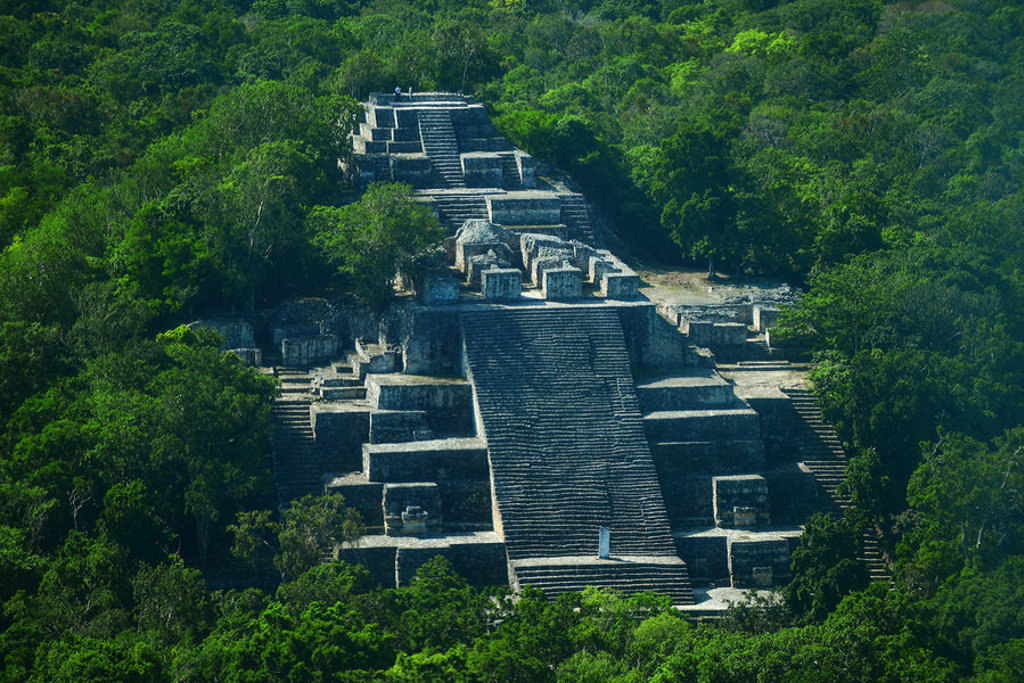 Maya-ruïnes bij Palenque, Mexico, omringd door jungle tijdens de groepsrondreis Mexico Chill & Adventure.