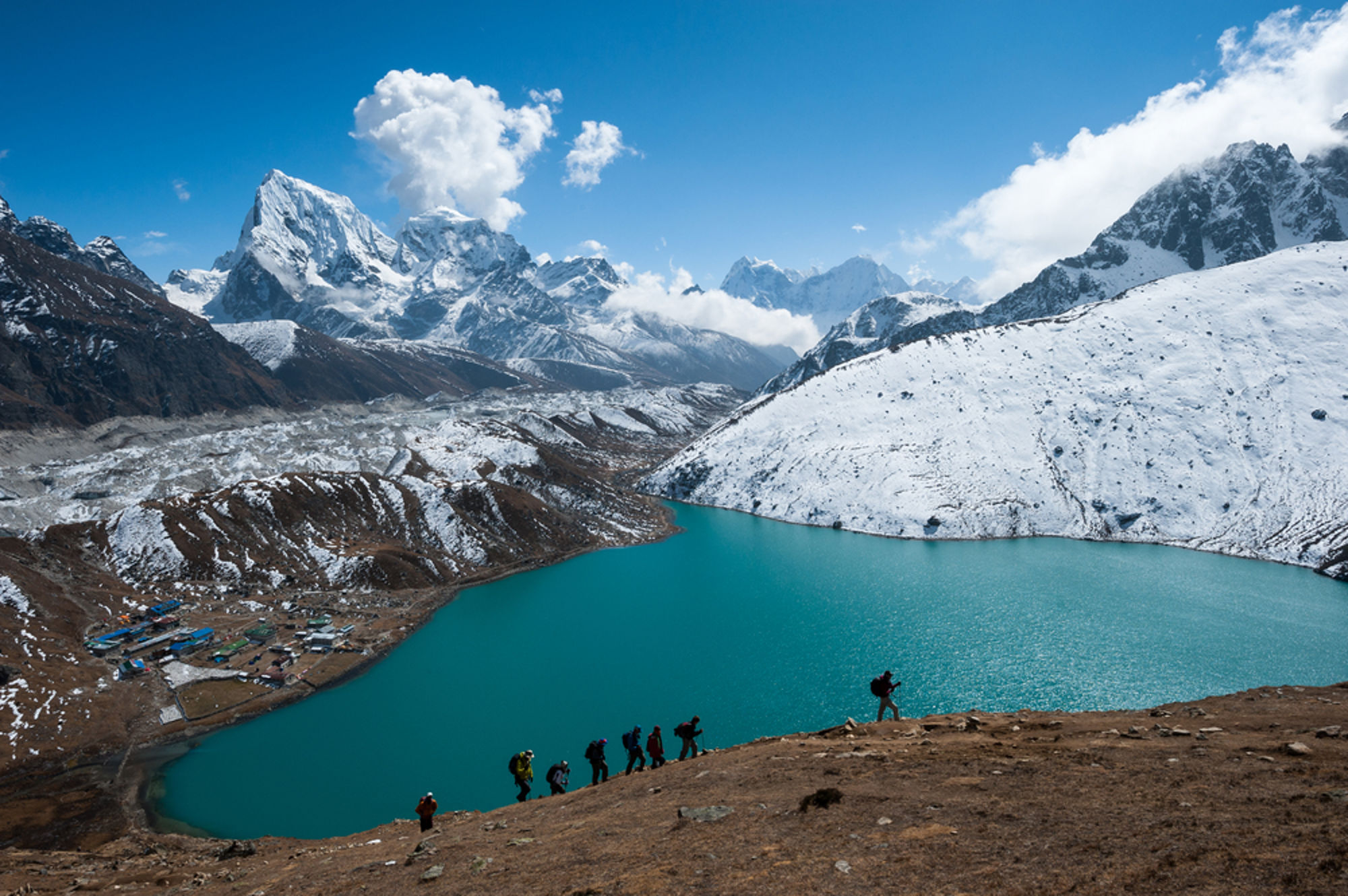 groen meer in de hymalaya in nepal