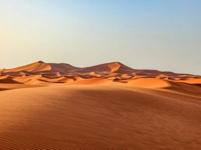 Zandduinen in de Sahara-woestijn tijdens de Route Marokko, 14 dagen.