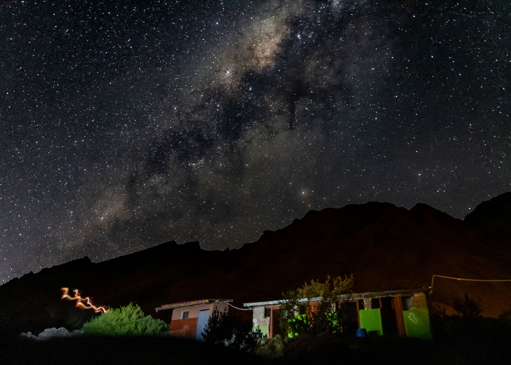 Sterrenhemel met de Melkweg boven de Andes in Peru tijdens een 22-35ers groepsrondreis.