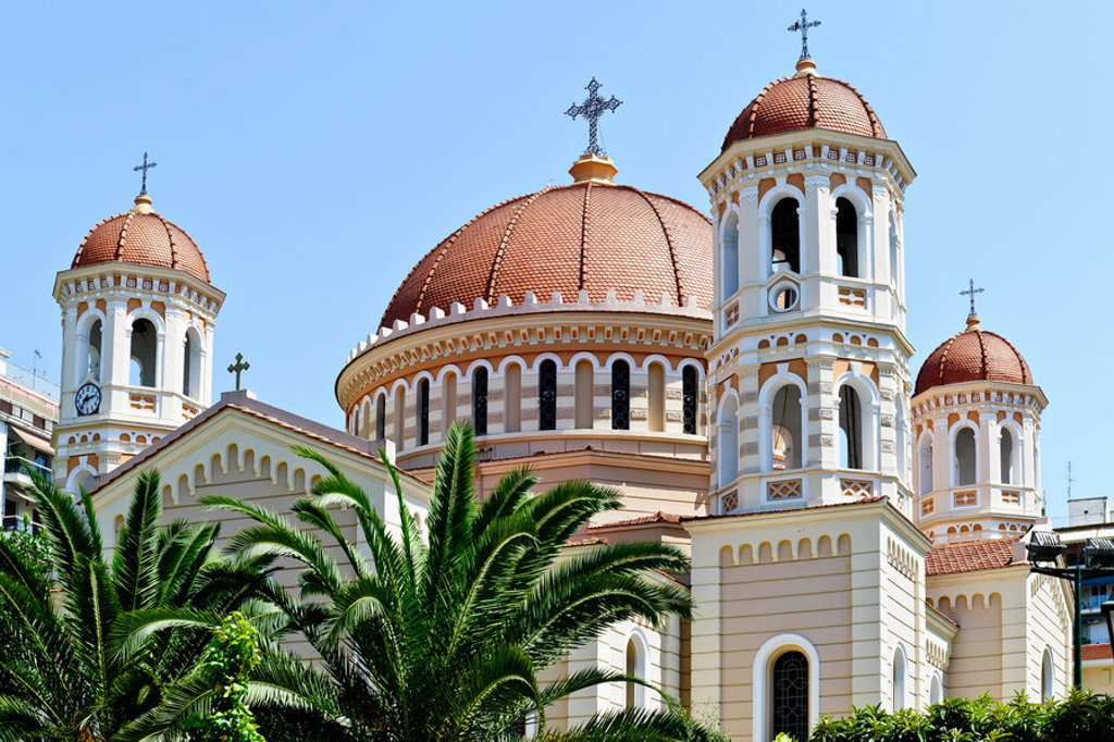 Orthodoxe kerk met koepels in Noord-Griekenland tijdens familiereis.