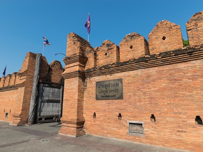 Tha Phae Gate, de historische stadspoort van Chiang Mai tijdens de Route Thailand.