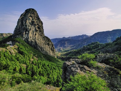 Rotsformatie Roque Nublo in het berglandschap van Gran Canaria, Canarische Eilanden.