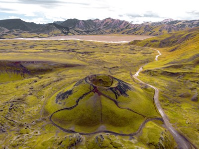 Groene vulkaankrater in het Landmannalaugar-gebied, route IJsland dag 3.
