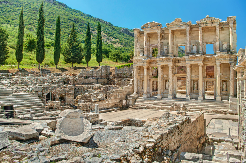 Ruïnes van de Bibliotheek van Celsus in Efeze, highlight van een rondreis Turkije.