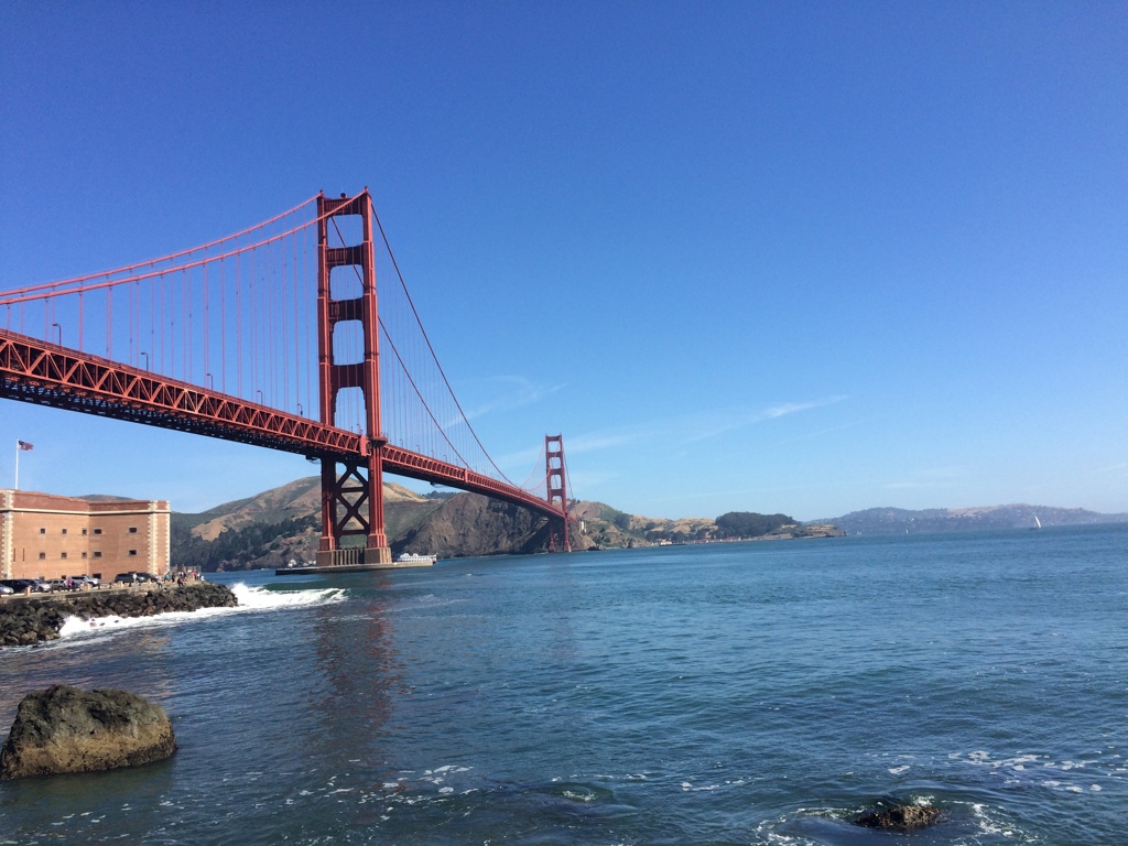 Golden Gate Bridge in San Francisco tijdens groepsrondreis Verenigde Staten West, met uitzicht over de baai.