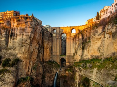Puente Nuevo-brug over de El Tajo-kloof in Ronda, Spanje.