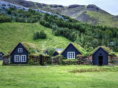 Traditionele turfhuizen bij Glaumbær in Noord-IJsland, langs de Route IJsland.