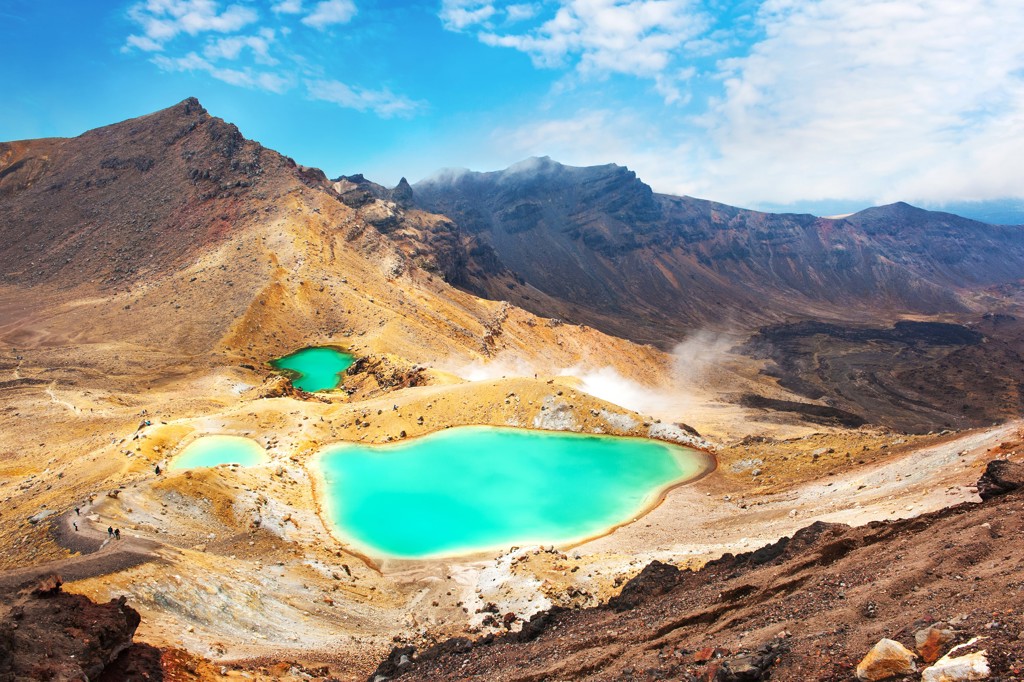 Turquoise kratermeren in vulkanisch landschap tijdens groepsrondreis Australië & Nieuw-Zeeland.
