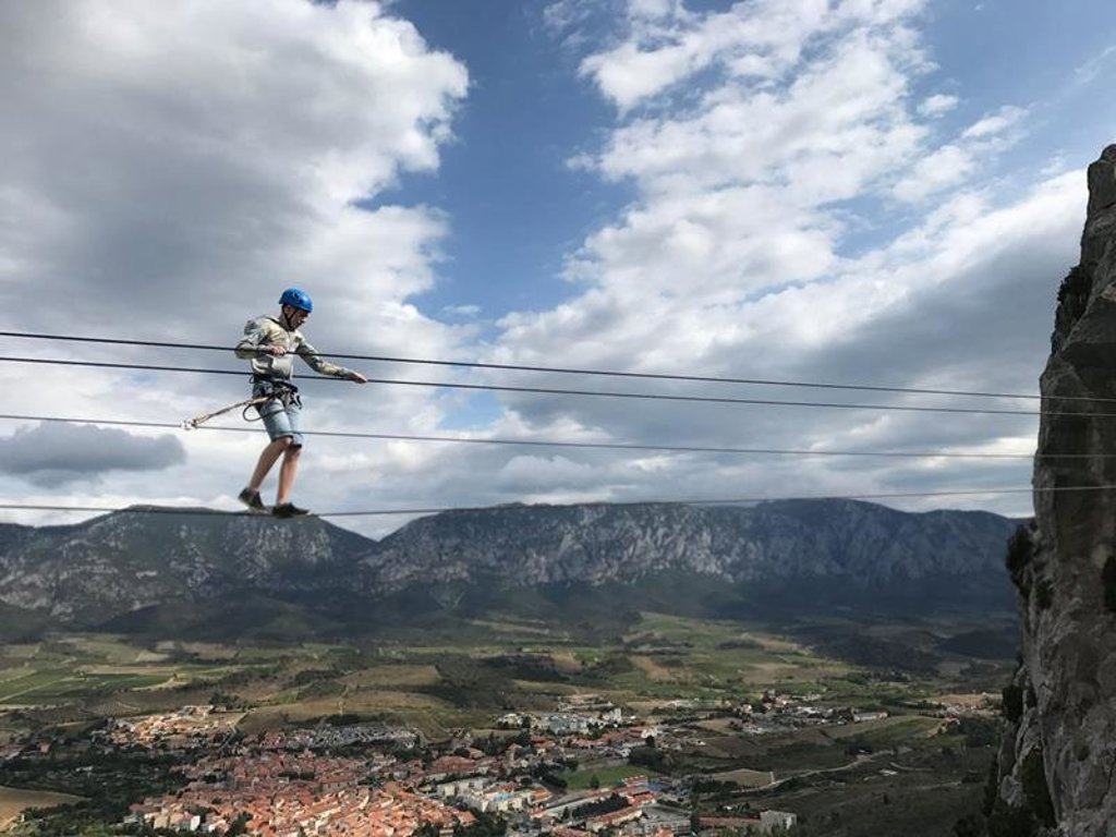 Besneeuwde bergtoppen in de Pyreneeën bij de Canigou, Frankrijk.