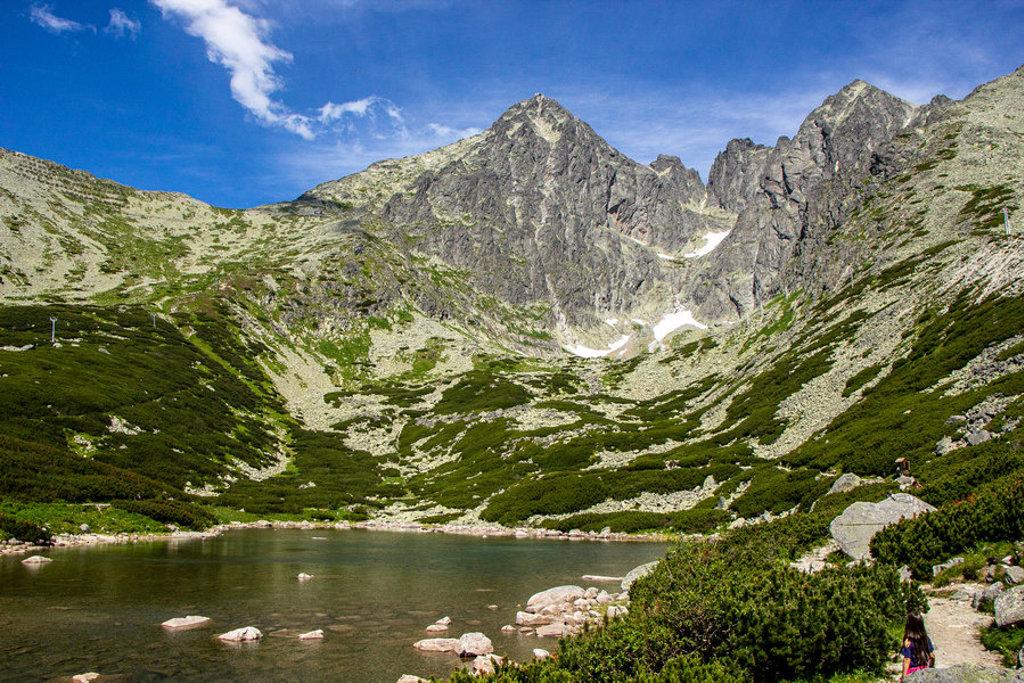 Bergmeer in de Hoge Tatra met ruige bergtoppen, tijdens groepsrondreis Centraal Europa.