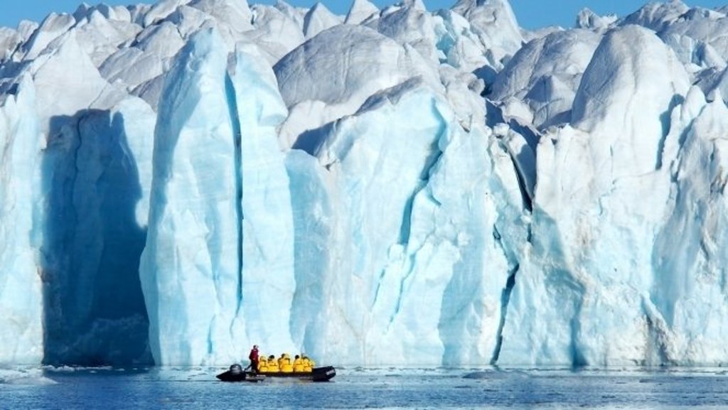 IJsberg en pakijs in Arctisch Canada en Groenland tijdens de Northwest Passage-cruise.