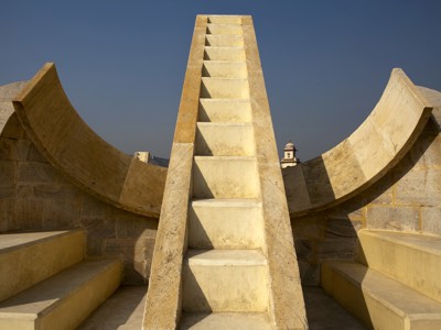 Zonnemeter bij Jantar Mantar in Jaipur, onderdeel van de route India en Nepal.