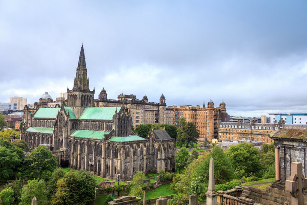 Glasgow Cathedral in Schotland tijdens groepsrondreis Verenigd Koninkrijk.