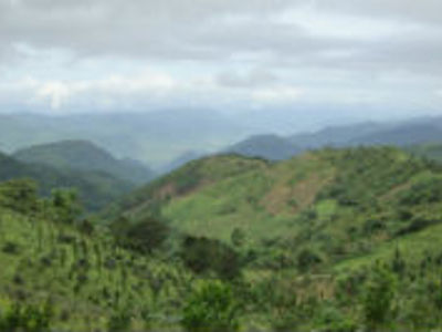 Groene heuvels en berglandschap in Myanmar tijdens de 20-daagse route Birma/Myanmar reis.
