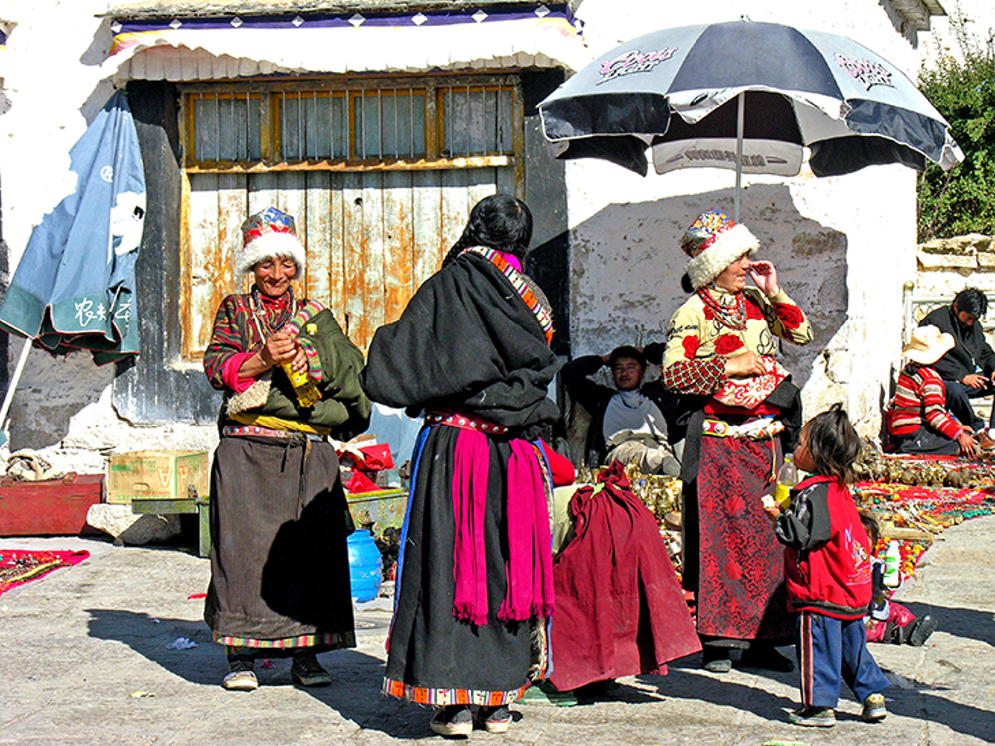 Lokale bevolking in Lhasa, Tibet Lokale bevolking in Lhasa, Tibet