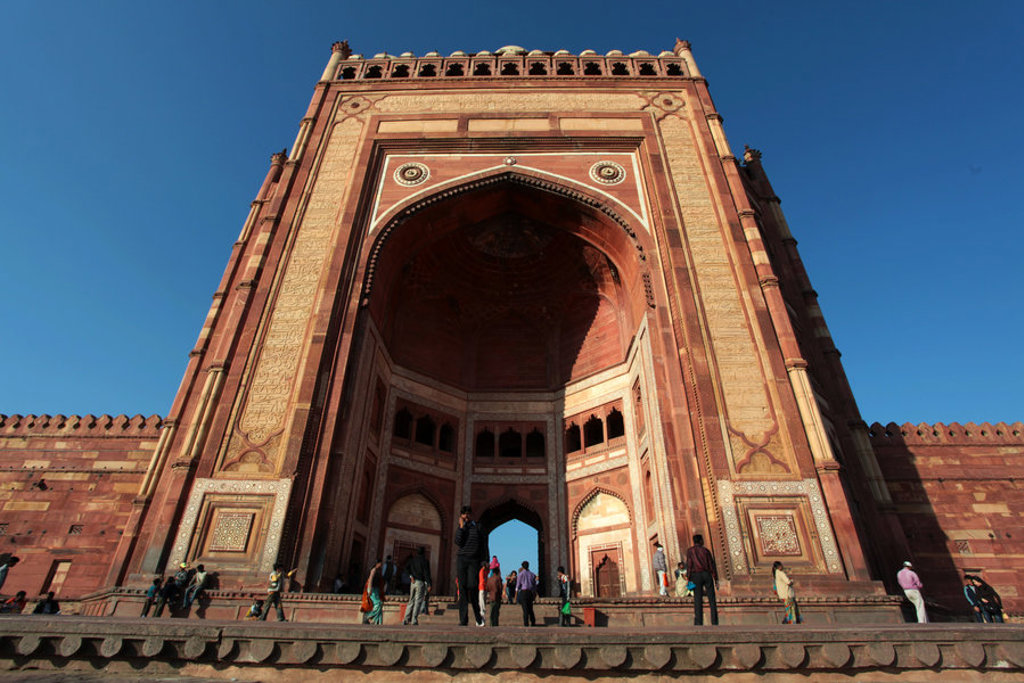 Grote toegangspoort van Fatehpur Sikri in Noord-India, bezocht tijdens de groepsrondreis Noord-India en Nepal.