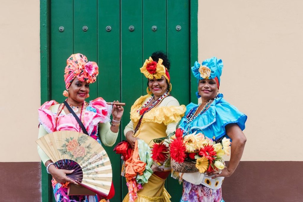 Groepsrondreis Cuba: lokale muzikanten spelen samen op straat.