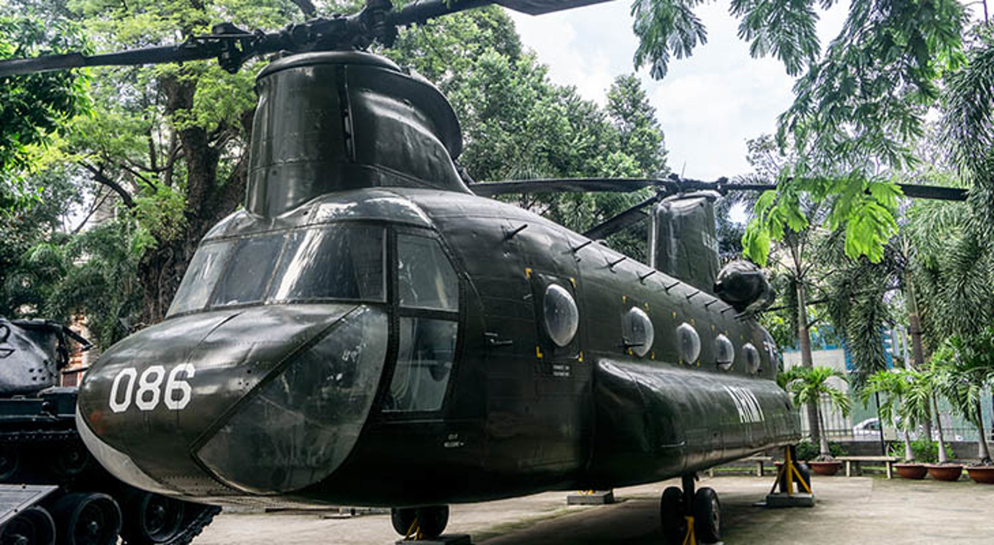 War Remnants museum Militaire transporthelikopter in het War Remnants Museum in Ho Chi Minhstad, Vietnam.