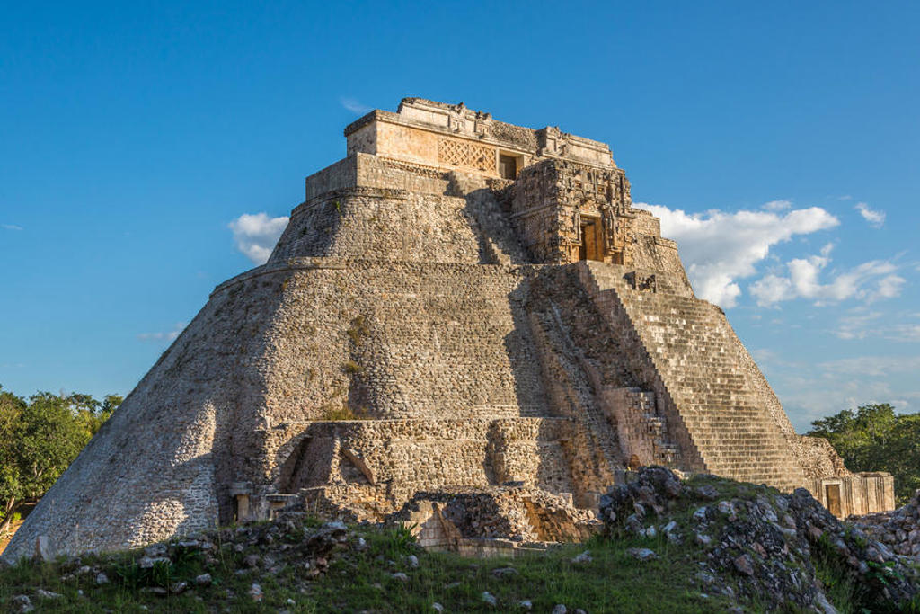 Maya-piramide in Uxmal, Mexico, tijdens een 22-35ers groepsrondreis.