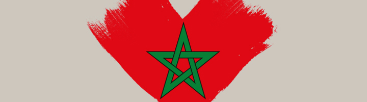 Hart met de vlag van Marokko als steunbetuiging aan slachtoffers van de aardbeving in Marokko.