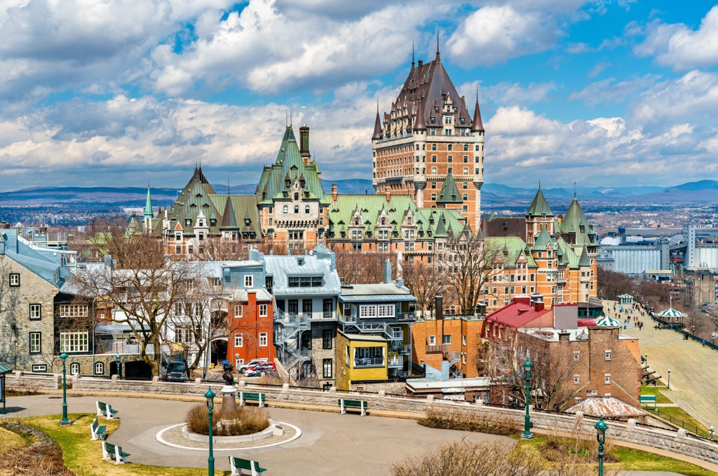 Château Frontenac in Québec City tijdens rondreis Canada, met uitzicht over de historische binnenstad en rivier.