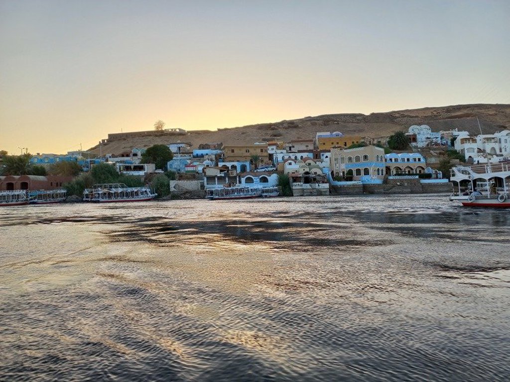 Nijlcruiseboot op de Nijl tijdens groepsrondreis Egypte Hoogtepunten.