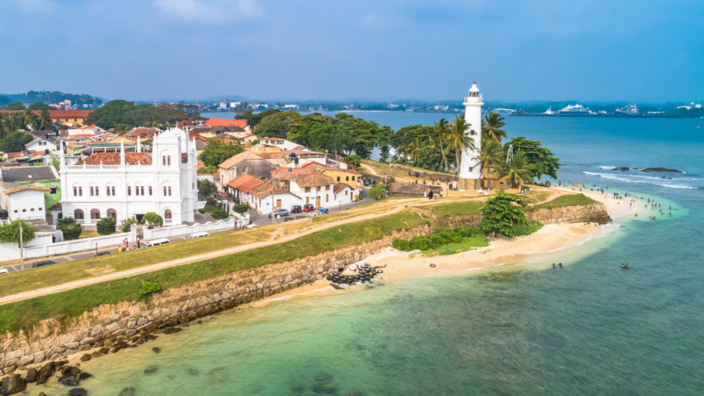de vuurtoren en het fort van Galle aan de kust van Sri Lanka.