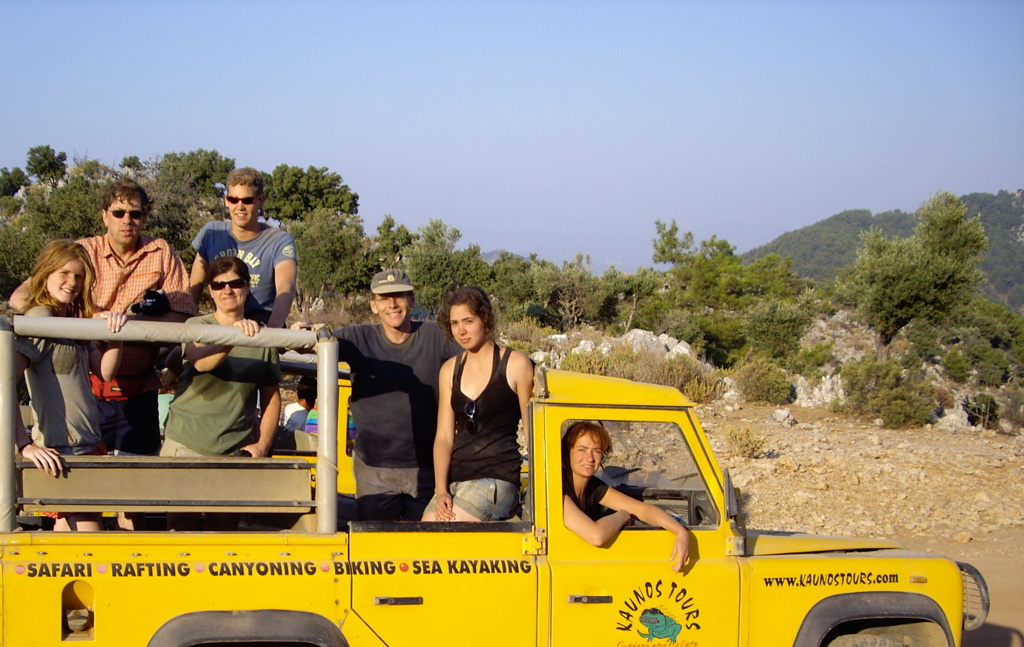 Gezin op jeepsafari aan de Turkse Turquoise Kust tijdens een familiereis Turkije.