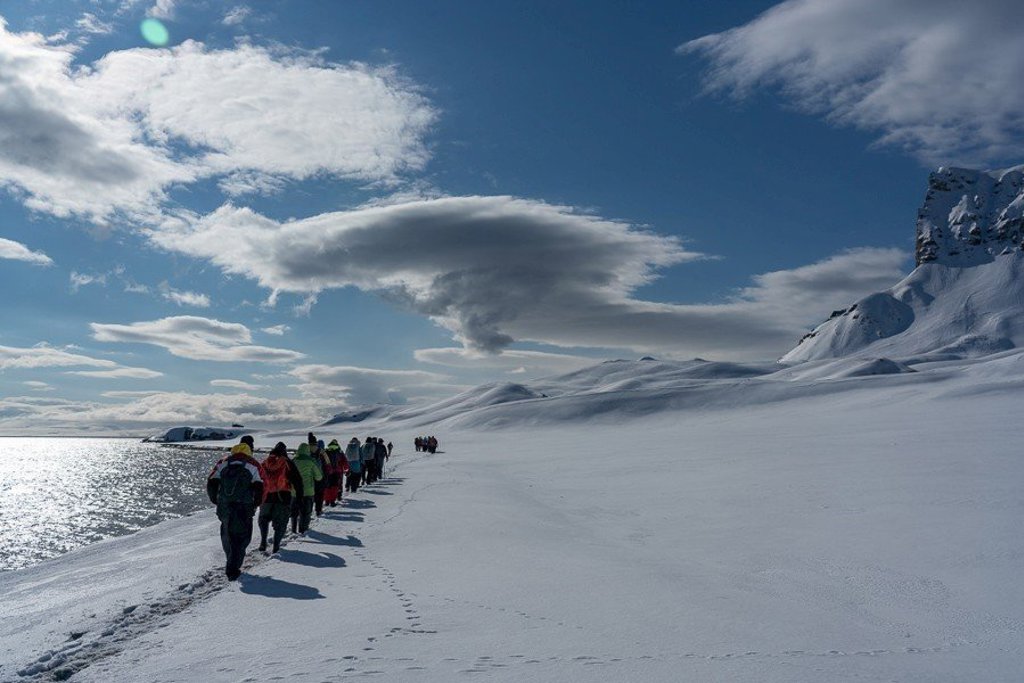 Zeilschip de Antigua tijdens een groepsrondreis bij Spitsbergen.