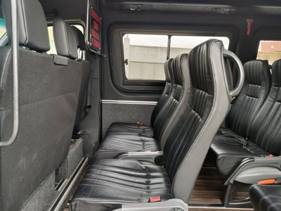 Rondreisbusje voor groepsreizen door Zuid-Afrika, met bagage op het dak.