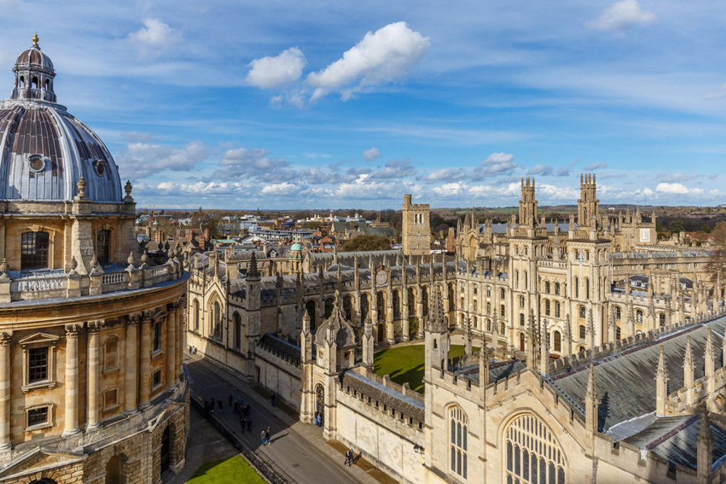 Uitzicht over de universiteitsgebouwen van Oxford tijdens een groepsrondreis door het Verenigd Koninkrijk.