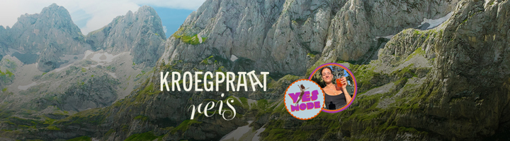 Kroegpraatreis naar Albanië met berglandschap op de achtergrond.