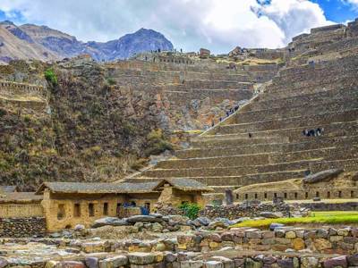Terrassen en ruïnes van Ollantaytambo in de Heilige Vallei, Peru.