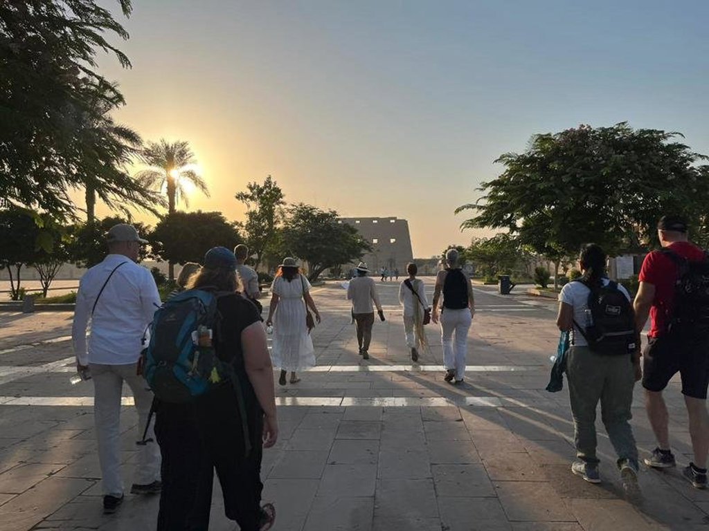 Felucca op de Nijl bij zonsondergang tijdens groepsrondreis Egypte Kort.