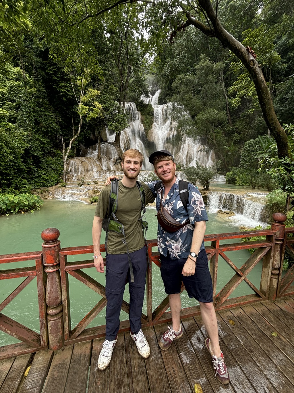 22-35ers bij de Kuang Si-watervallen in Laos tijdens de reis Thailand, Laos & Cambodja.