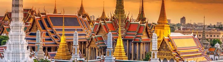 Wat Arun (Tempel van de Dageraad) aan de Chao Phraya-rivier in Bangkok.