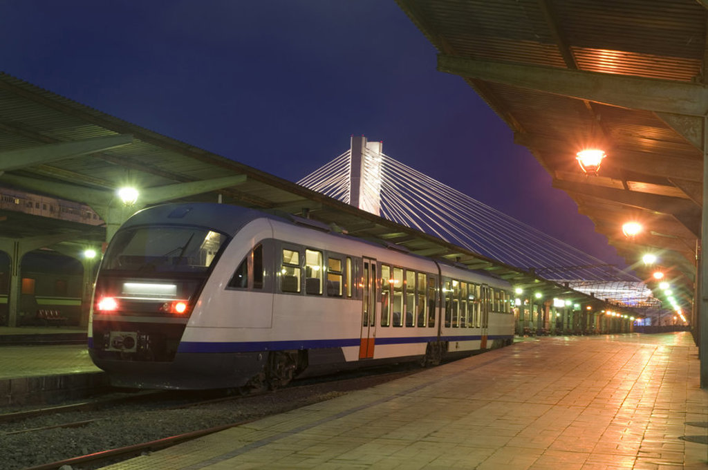 Avondtrein op station in Istanbul tijdens groepsrondreis Oriënt Express.