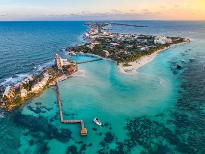 Isla Mujeres met witte stranden en turquoise zee, route Mexico.