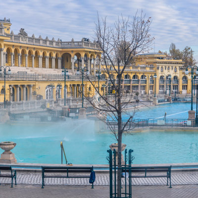 Thermaalbad Széchenyi in Boedapest, populaire stop tijdens een fietsvakantie langs de Donau.