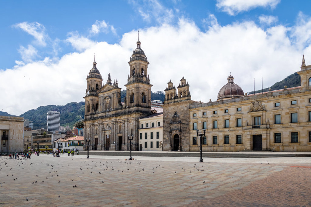 Plaza Bolívar met de kathedraal en historische gebouwen in Bogotá, Colombia.