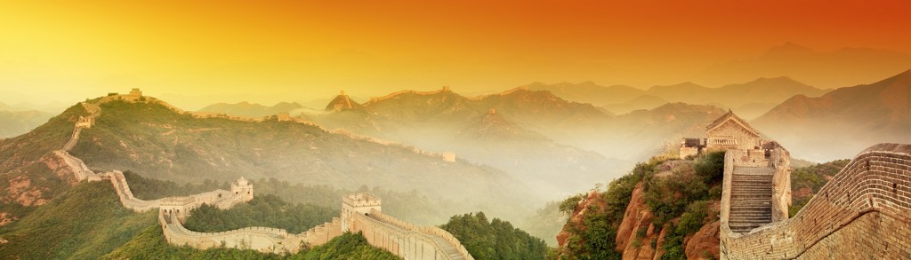 De Chinese Muur bij zonsopkomst, iconisch hoogtepunt van een groepsrondreis China.