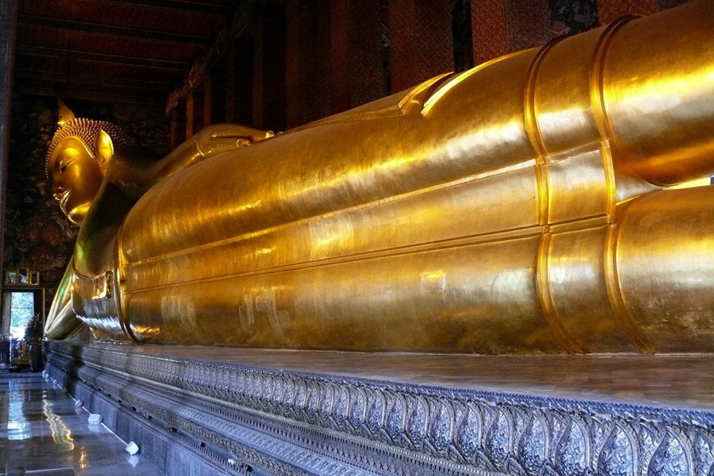 Gouden liggende Boeddha in Wat Pho, Bangkok tijdens groepsrondreis Thailand Noord en Zuid.