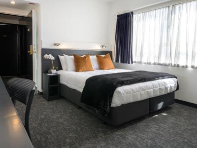 Bay Plaza Hotel
