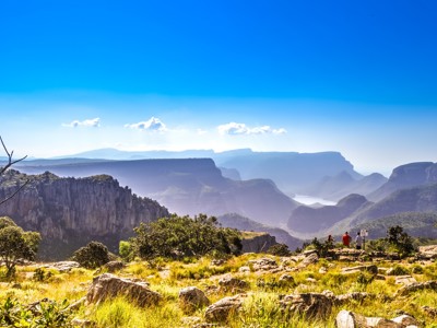 Uitzicht over de Blyde River Canyon en de Three Rondavels langs de route Kaapstad–Johannesburg.
